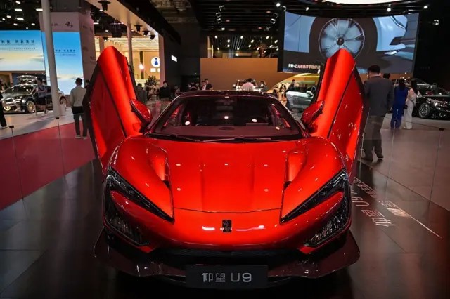 O que está por trás dos carros elétricos 'baratos' da China, que estão tomando o mercado global