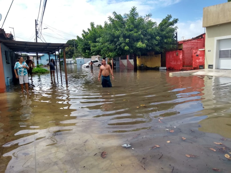 Desabrigados por causa de alagamentos são acolhidos em escola na Zona Norte  de Natal: 'Foi muito desespero', Rio Grande do Norte