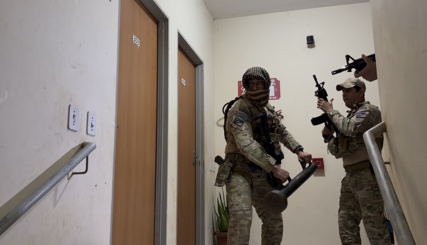 Operação investiga grupo suspeito de fornecer armas a facções criminosas e movimentar R$ 4 milhões usando empresas de fachada