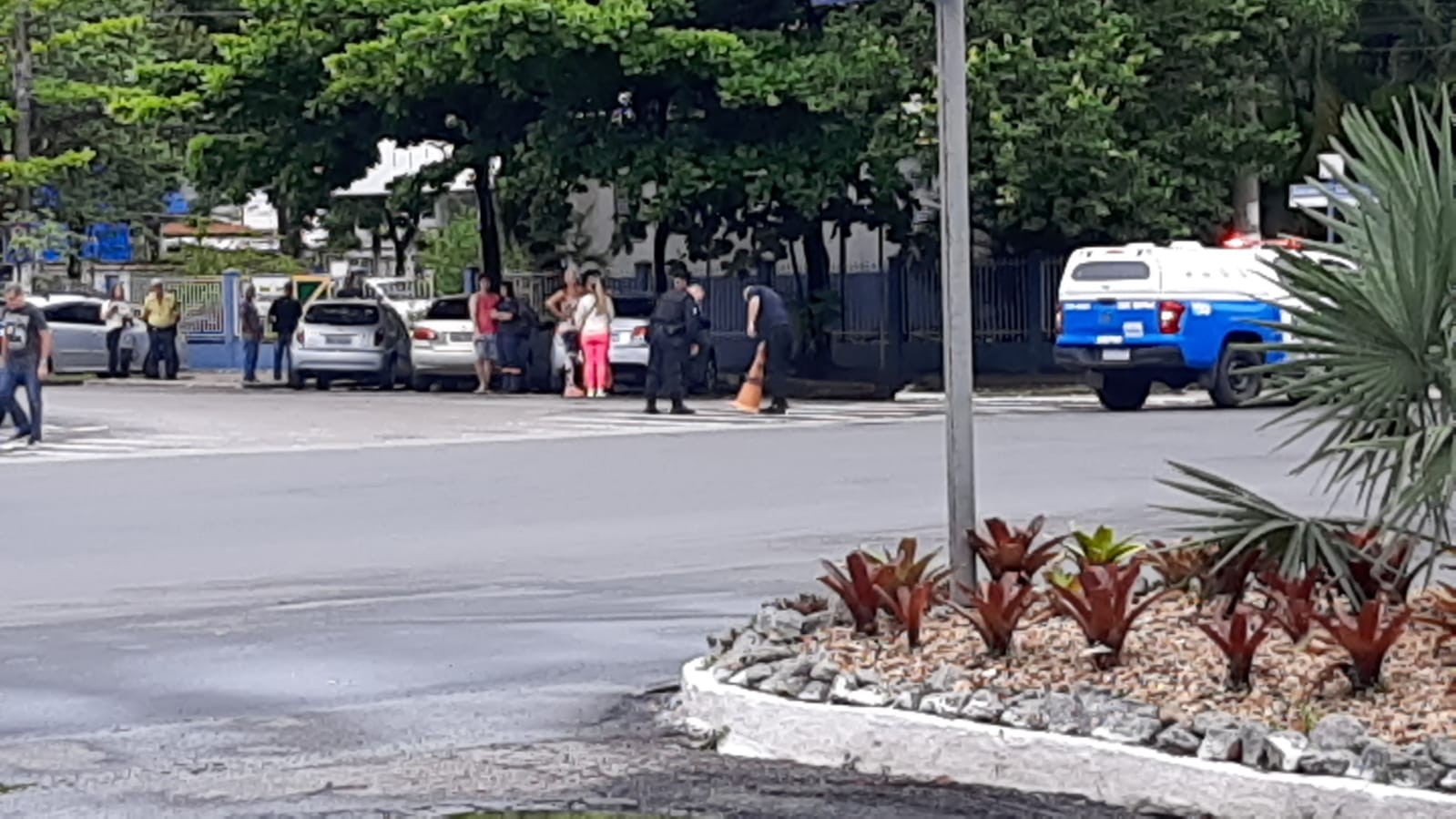 Mulher é atropelada por carro em Volta Redonda