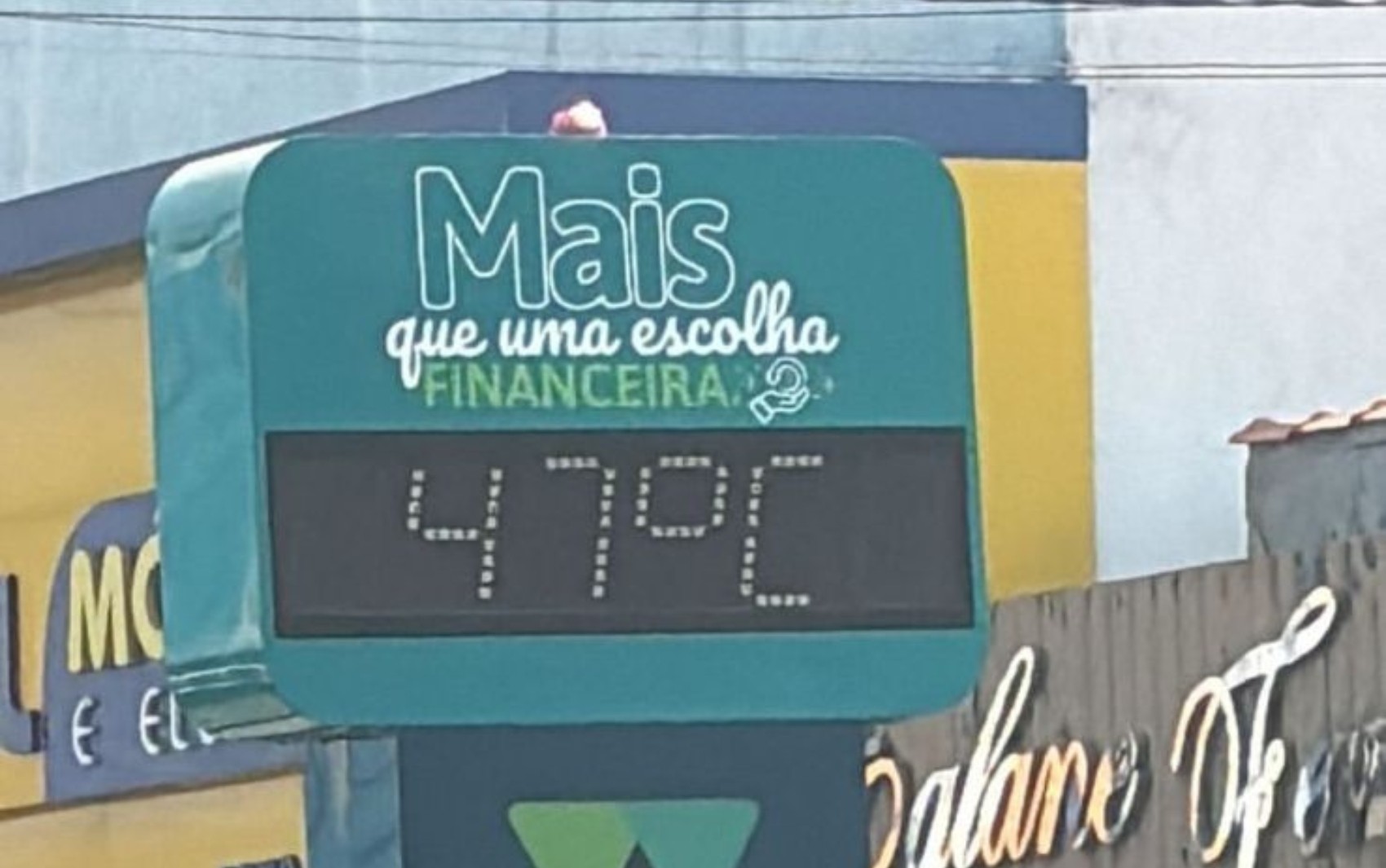 Termômetro de rua marca 47 ºC em cidade de Goiás