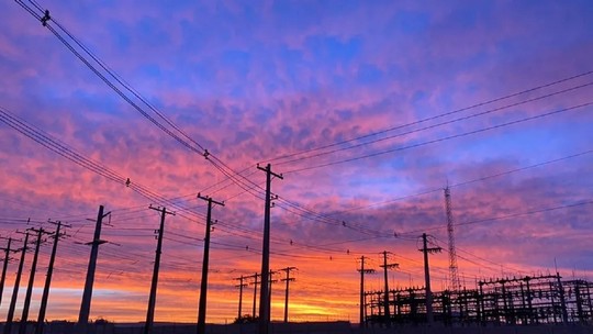 Entenda por que a conta de luz deve ficar acima da inflação em 2025 - Aneel projeta reajuste médio de 6,3% no ano; aumento vem de orçamento maior para fundo que financia, entre outras coisas, tarifa social, geração em áreas isoladas e subsídios.