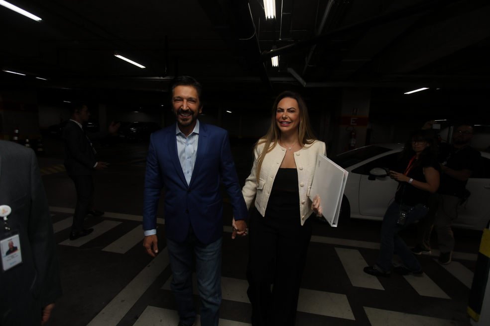 Candidato Ricardo Nunes (MDB) com a esposa, Regina Nunes — Foto: Fábio Tito/g1