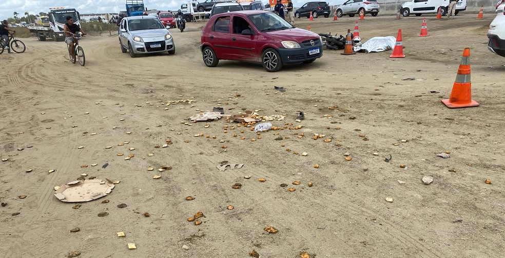 Pai e filho morrem em acidente na BR-104, em Campina Grande — Foto: Geraldo Jerônimo/TV Paraíba