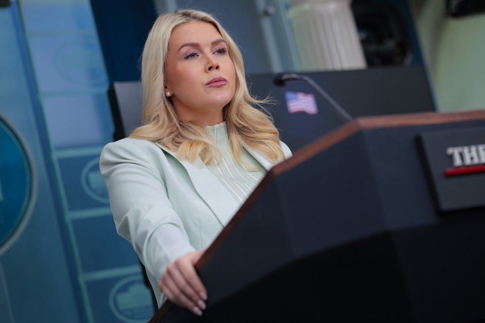 A secretária de imprensa de Trump, Karoline Leavitt — Foto: CHIP SOMODEVILLA / GETTY IMAGES NORTH AMERICA / GETTY IMAGES VIA AFP