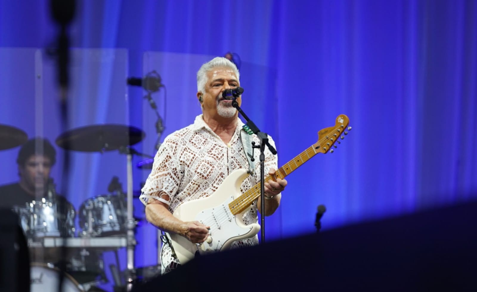 Lulu Santos enfileira hits e relembra Rock in Rio de 1985 com coro do público em 'Como uma Onda'