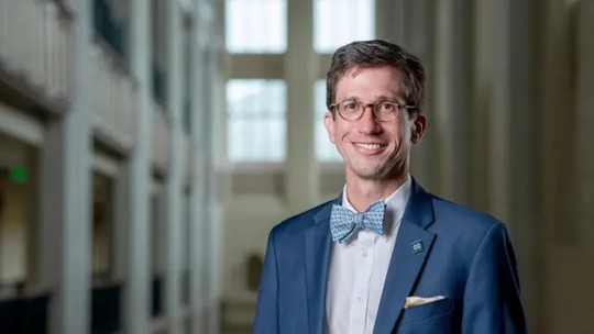 O menino que enfrentou o câncer e doenças autoimunes e se tornou reitor nos EUA: 'Quase não vivi para contar' - A partir de julho, Santiago Schnell será o presidente do Dartmouth College, uma das oito universidades de elite que compõem a Ivy League nos Estados Unidos.