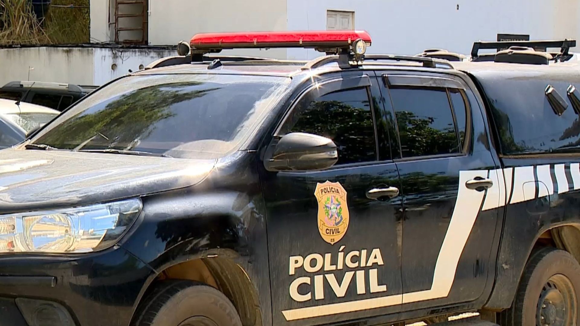 Comissário de bordo sai de Dubai para buscar notebook no ES e é preso por colocar fogo na casa dos pais do ex-namorado