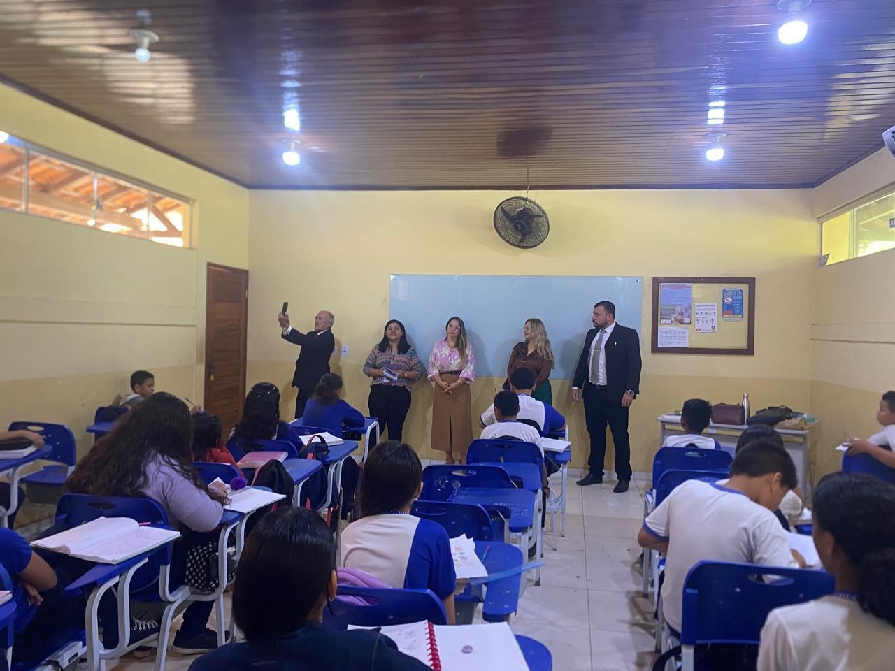 OAB Santarém promove ação de conscientização sobre violência contra a pessoa idosa em escola pública
