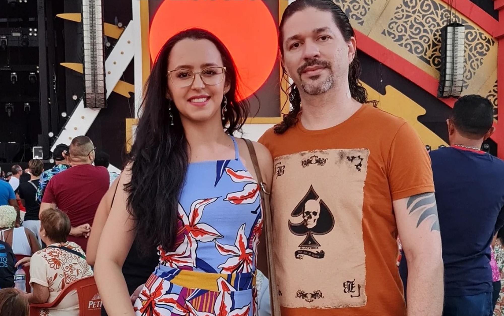 Academia expulsa casal que impediu personal de usar banheiro feminino ao confundi-la com mulher trans