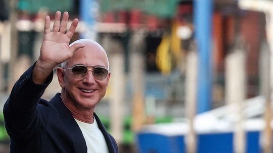 Foguete, jornal e IA: o que Jeff Bezos tem feito desde que deixou comando da Amazon - Bilionário, que se casa pela segunda vez nesta semana, investe em exploração espacial, comanda o The Washington Post e ainda dedica boa parte do tempo à própria Amazon.