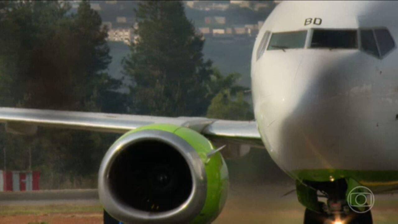 Câmara autoriza deputados a usar verba pública para pagar despacho de bagagem e internet em voos