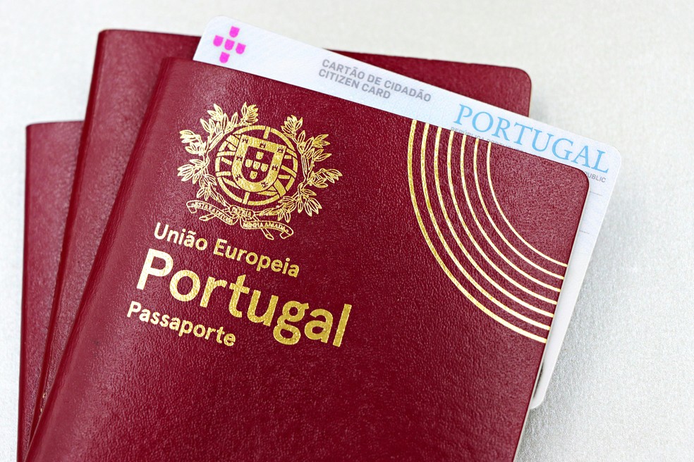 Passaporte português — Foto: Marta Branco / pexels