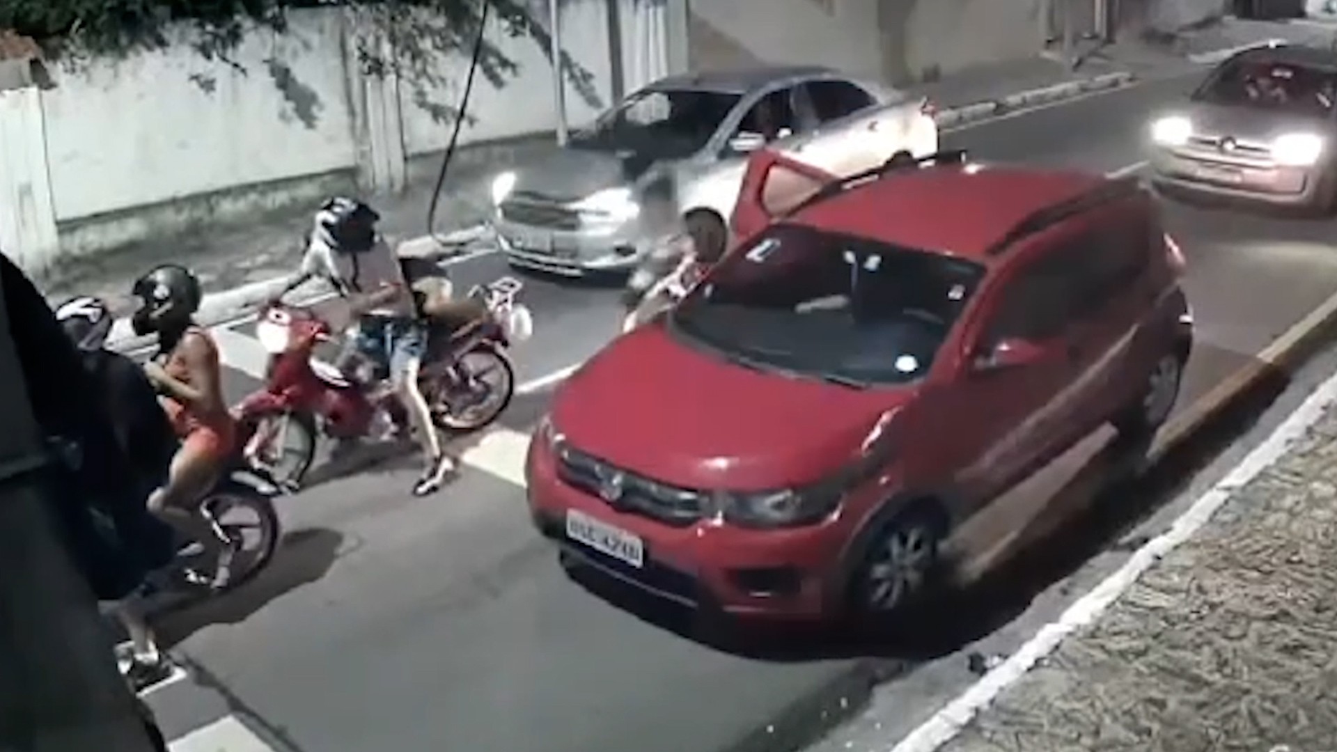 Imagens mostram momento que jovem é morto em João Pessoa; dois suspeitos são presos