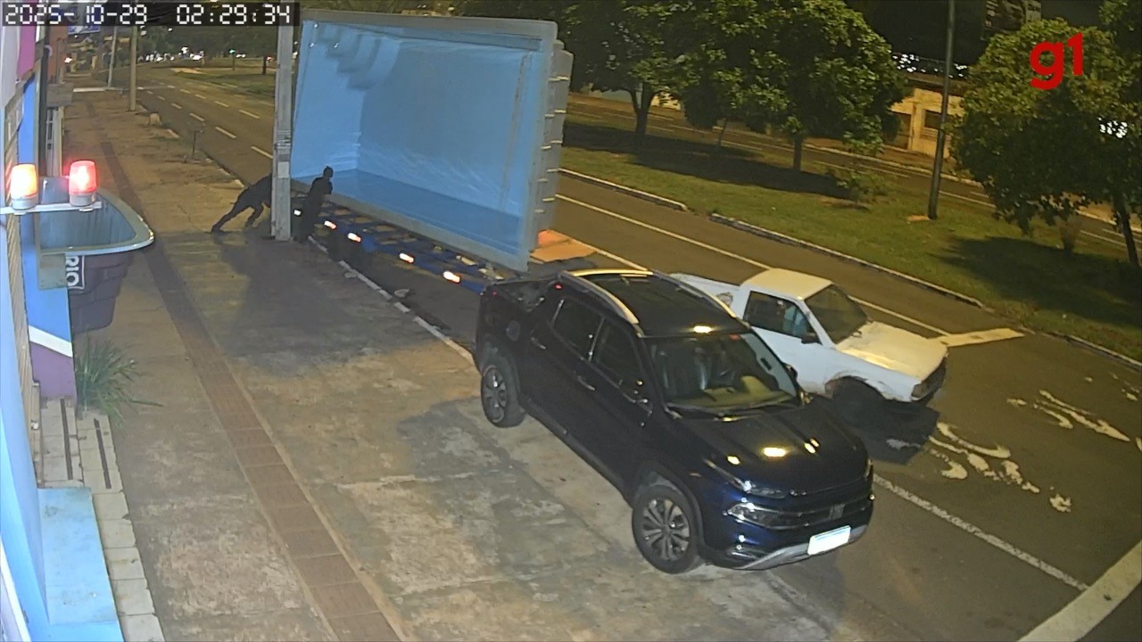 VÍDEO: bandidos furtam piscina em principal avenida de Campo Grande