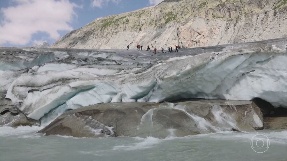Mudanças climáticas provocam mudança no desenho da fronteira da Suíça com a Itália — Foto: Reprodução/TV Globo