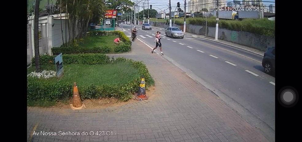 Homem tenta sequestrar criança na Zona Norte. — Foto: Reprodução