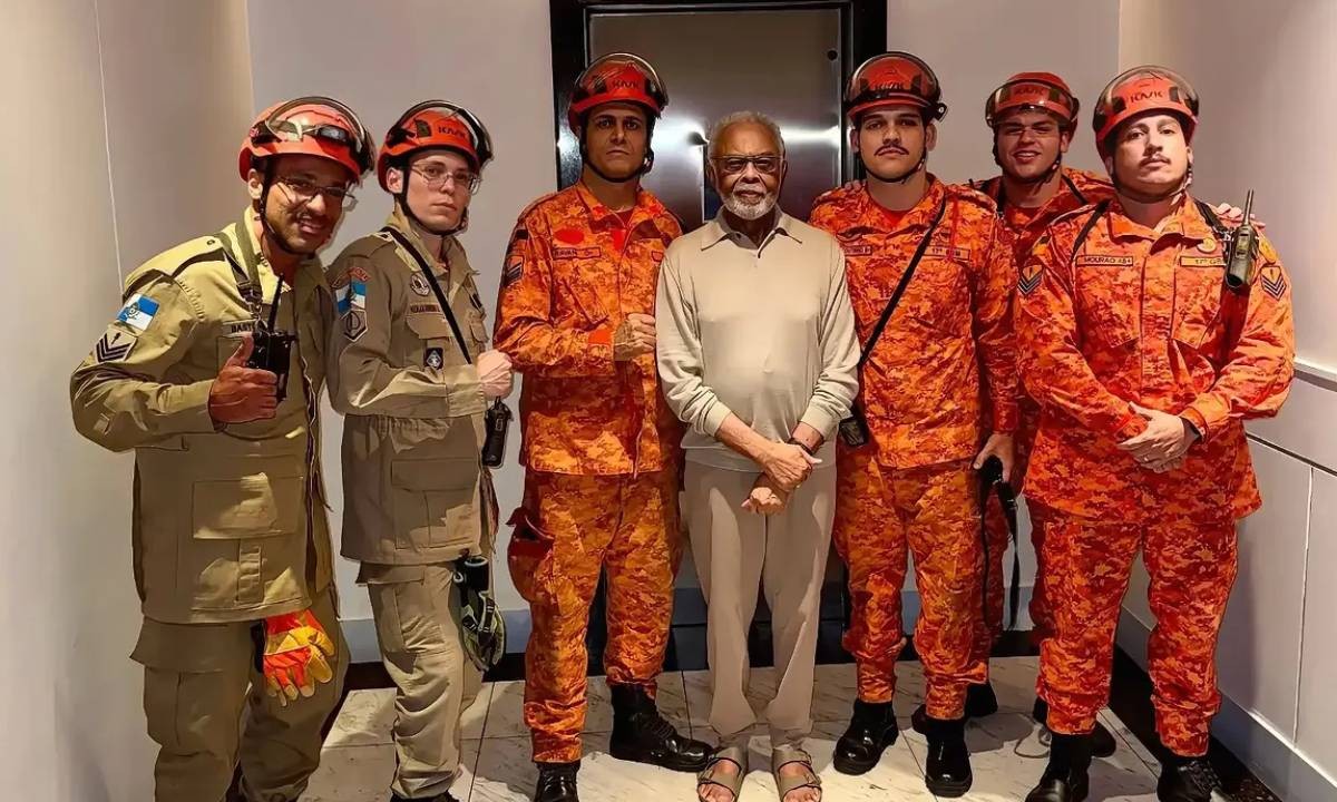 Gilberto Gil é resgatado após ficar preso em elevador e agradece a bombeiros nas redes sociais: 'Aquele abraço'