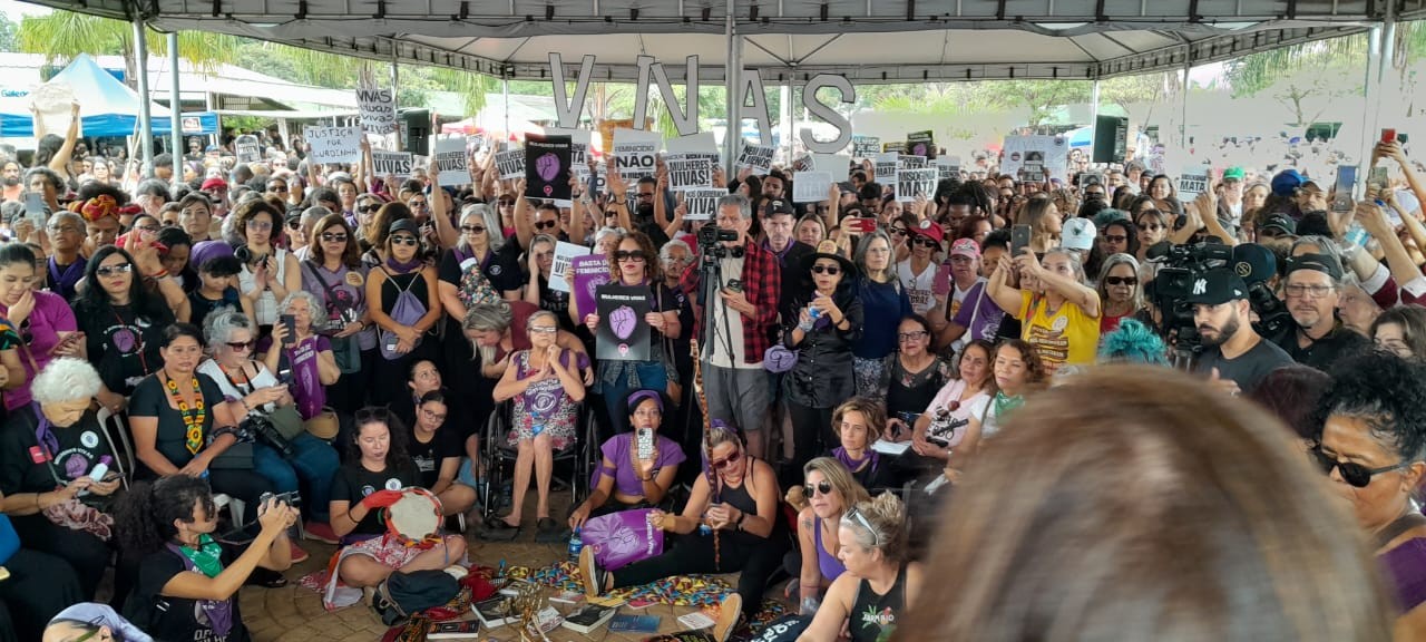 Manifestações pelo país neste domingo denunciam feminicídios; veja FOTOS do ato em Brasília