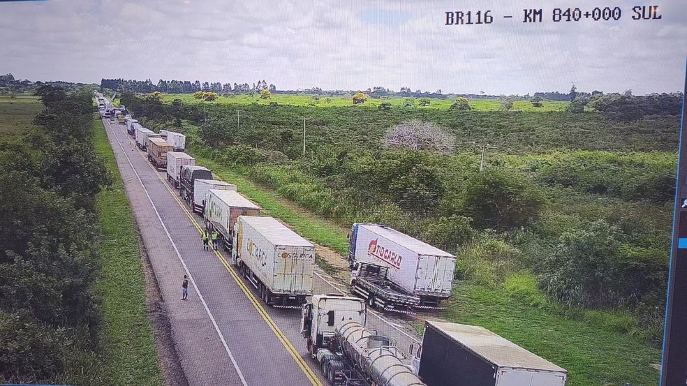 Engarrafamento na BR-116, sentido sul — Foto: Divulgação/PRF