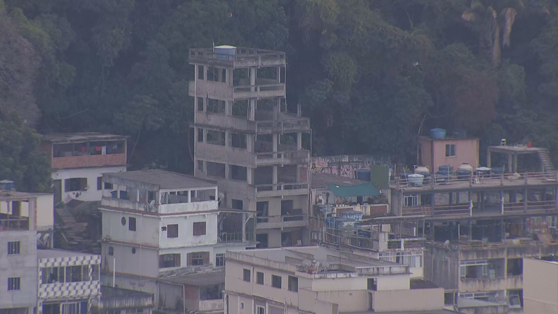 Crescimento vertical avança em comunidades e pressiona área ambiental na Zona Sul do Rio