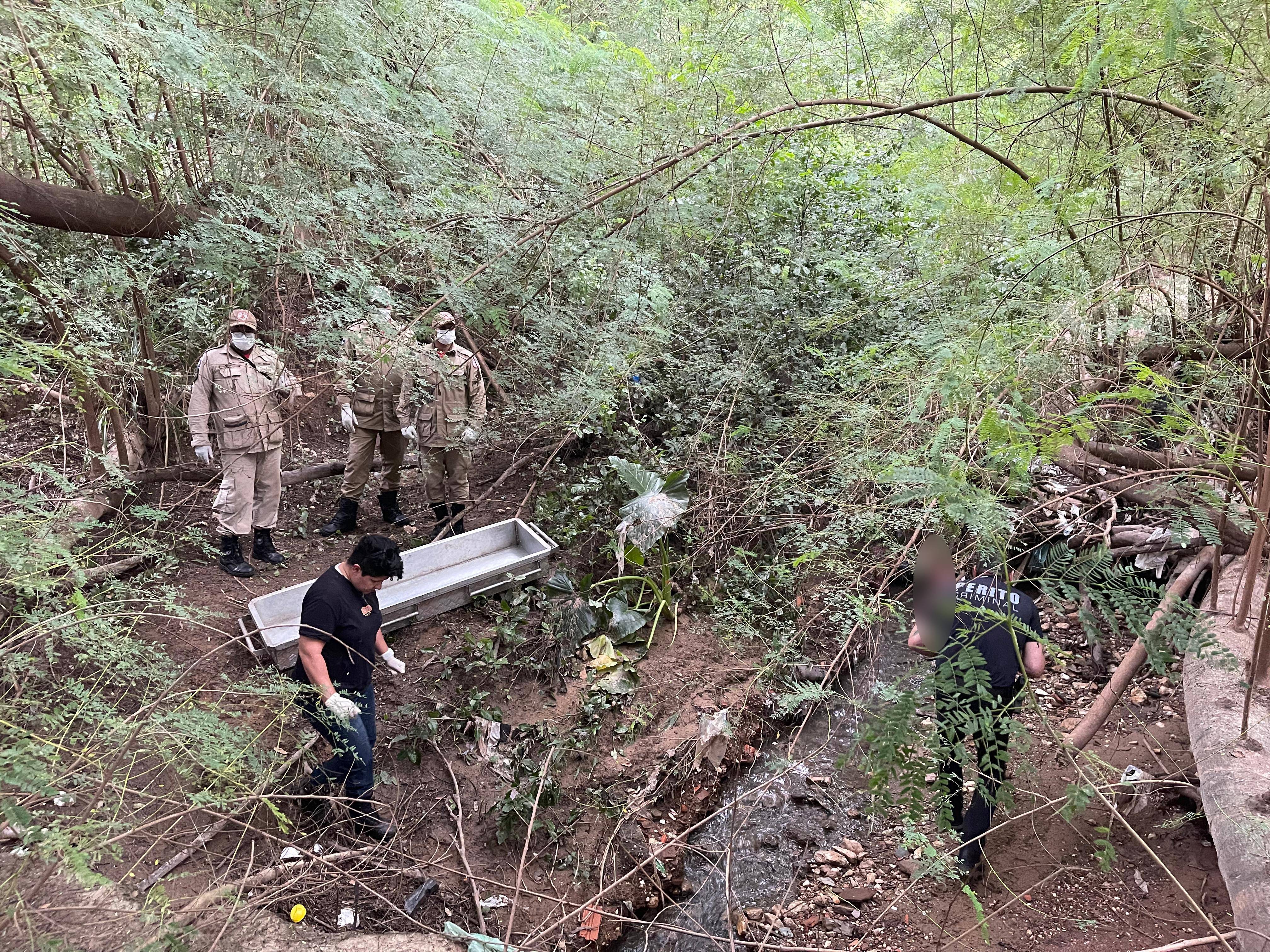 Corpo de homem é encontrado em estado de decomposição em córrego de Cuiabá