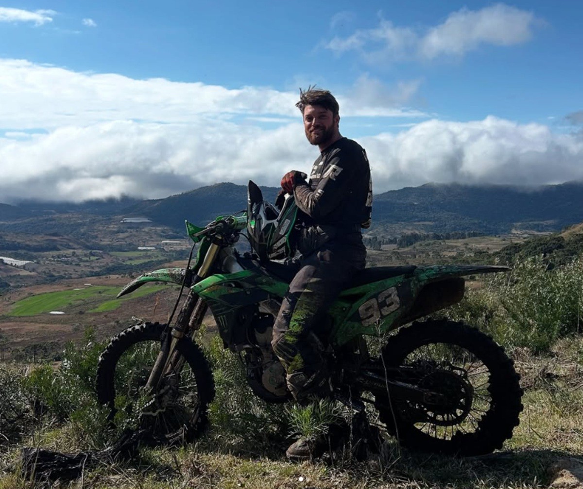 Quem era o piloto de motociclismo morto ao dar carona a desconhecidos na saída de boate em SC