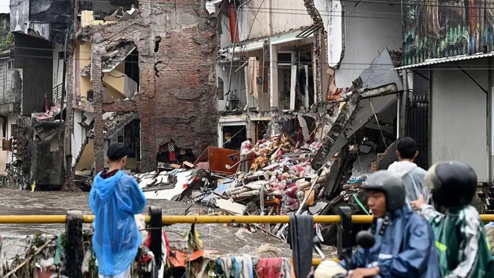 No mês passado, ocorreram as piores inundações verificadas em Bali em uma década, destacando o problema da gestão de resíduos na ilha — Foto: Getty Images via BBC