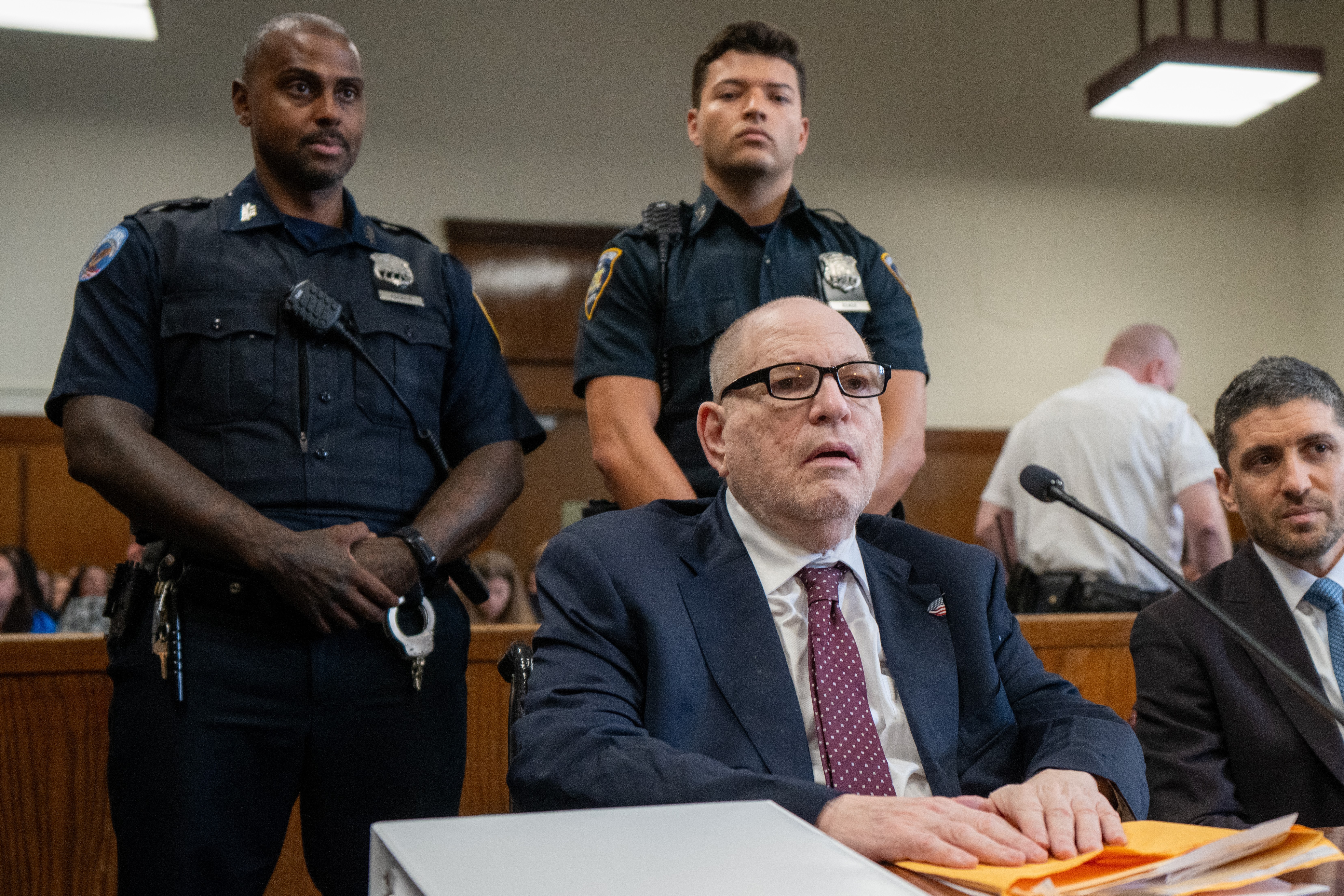 Harvey Weinstein é condenado a 15 anos de prisão por crime sexual de 2006 em Nova York