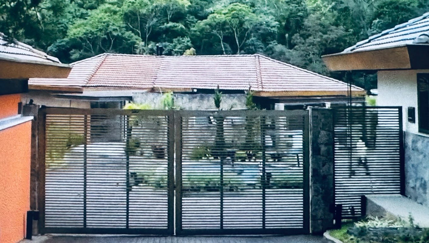 Endereço ligado a Claudio Castro e alvo de operação da PF fica em condomínio de alto padrão em Petrópolis