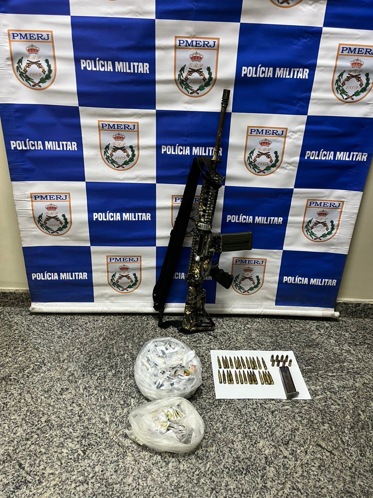 Fuzil é apreendido após troca de tiros em Araruama