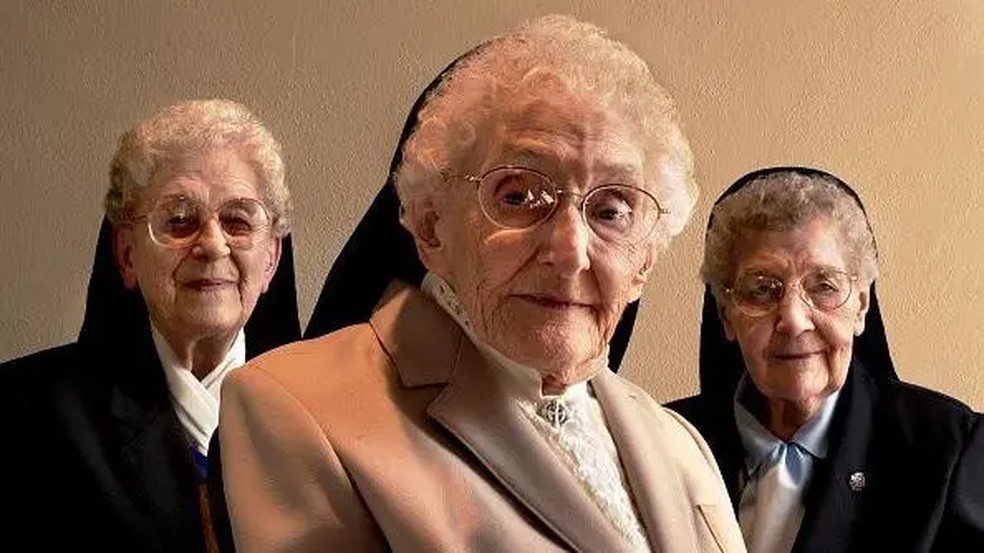 Três das voluntárias que participaram do Estudo das Freiras, em foto tirada em 2001 — Foto: Getty Images via BBC