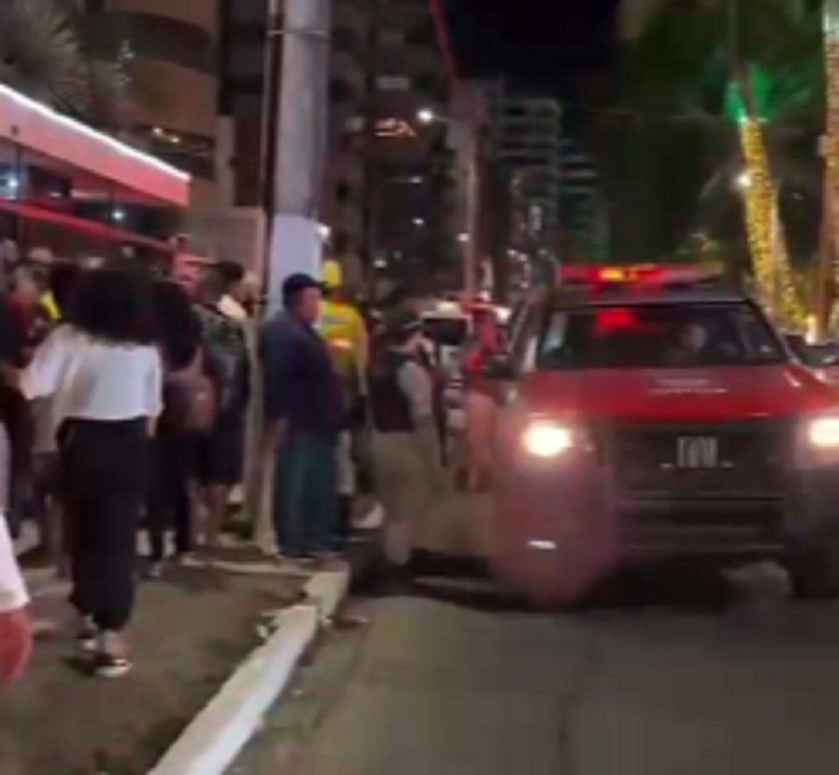 Turista de Goiás é preso após agredir esposa na orla de Maceió; VÍDEO