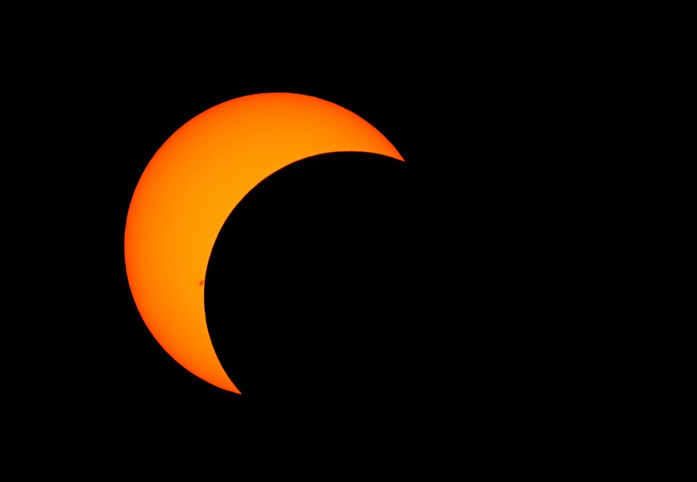 Eclipse solar em Tuscaloosa, Alabama, nos EUA. — Foto: John David Mercer/USA TODAY Sports/Via Reuters