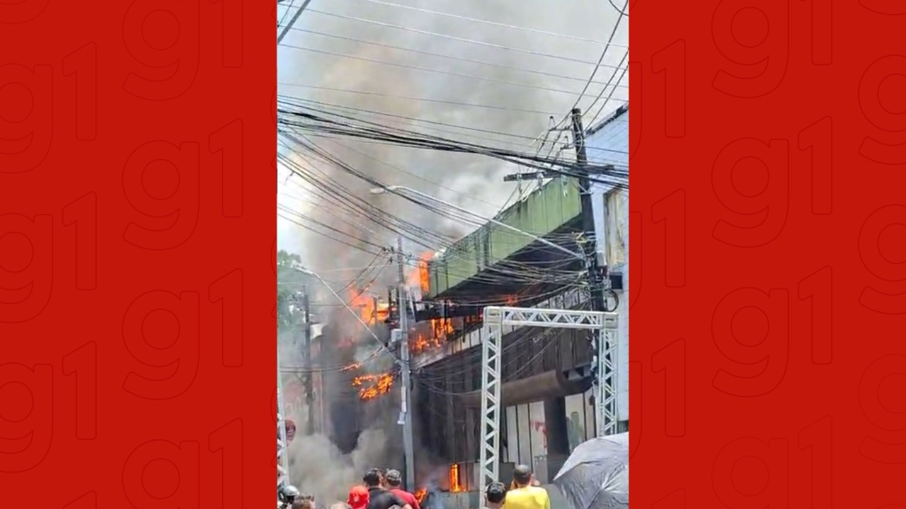 Incêndio é registrado no antigo Banco da Amazônia, no Centro de Manaus