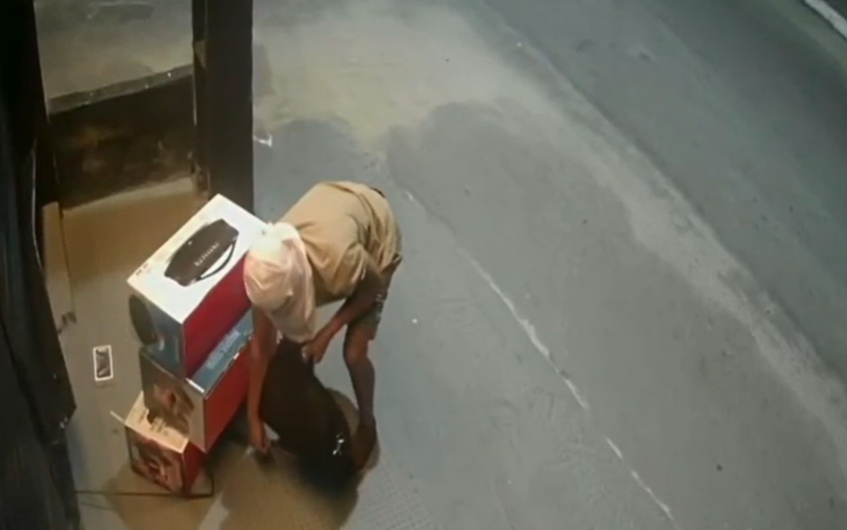 VÍDEO: loja de celulares é arrombada e furtada na Bahia; prejuízo é de R$ 70 mil