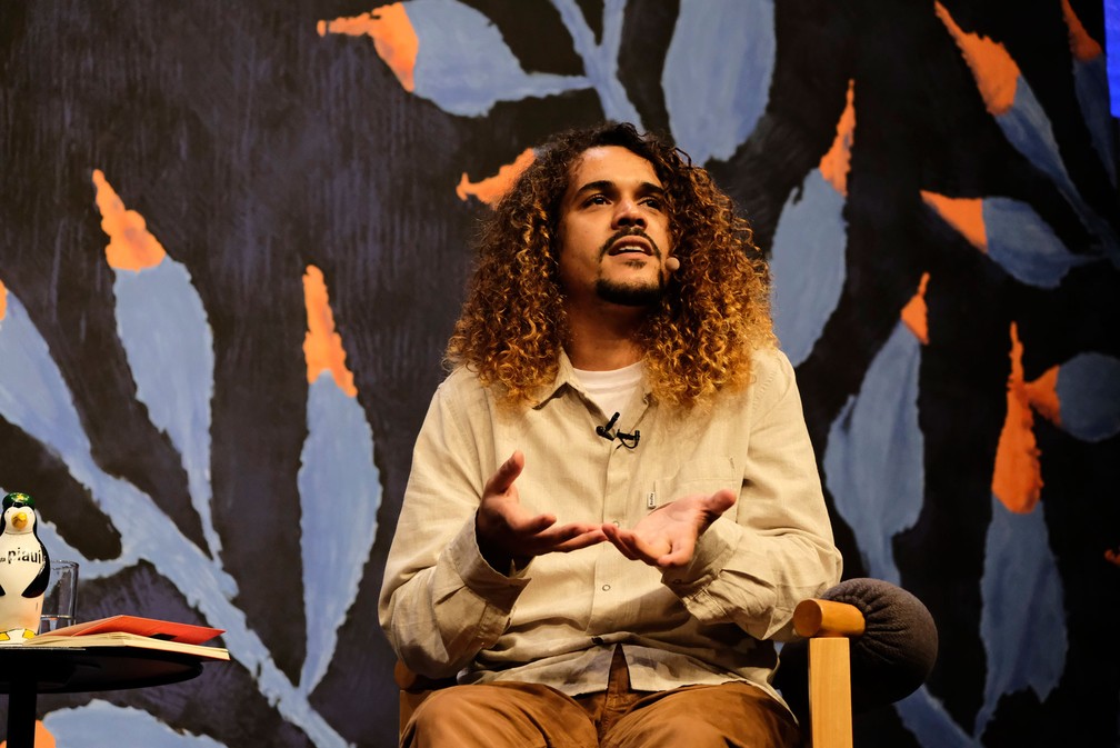 O escritor brasileiro Geovani Martins durante mesa na Flip 2018 — Foto: Walter Craveiro/Divulgação
