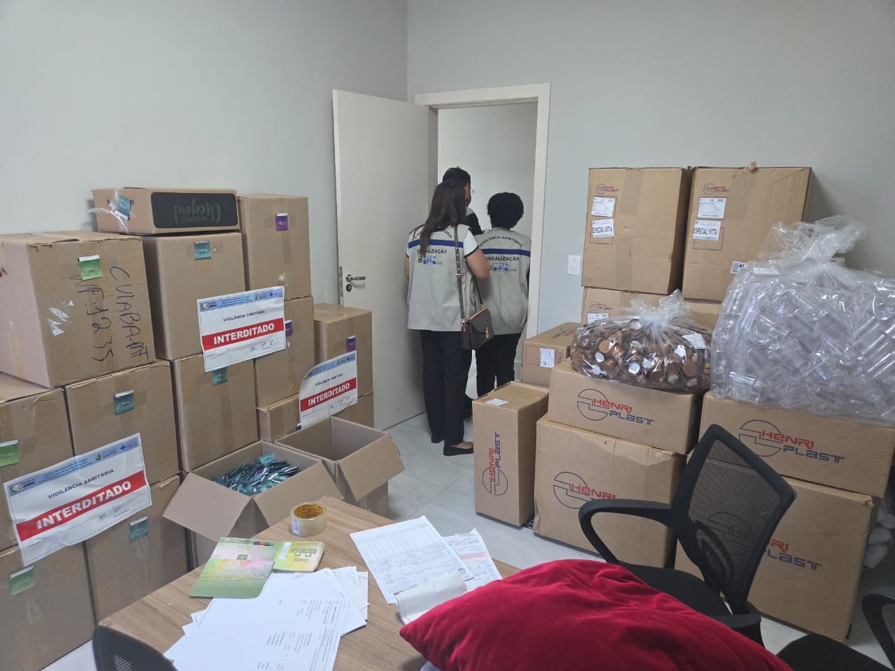 Depósito de cartório era usado como endereço de fábrica clandestina de suplementos em Cuiabá, diz polícia