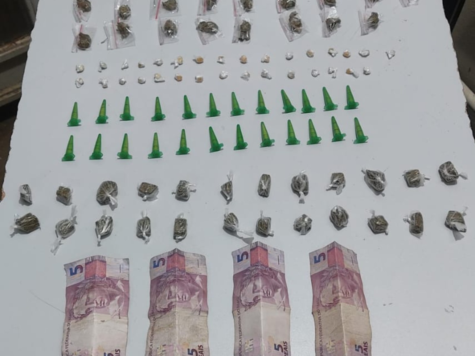 Em Montes Claros, jovem é detido com drogas após entrar em igreja para fugir da PM