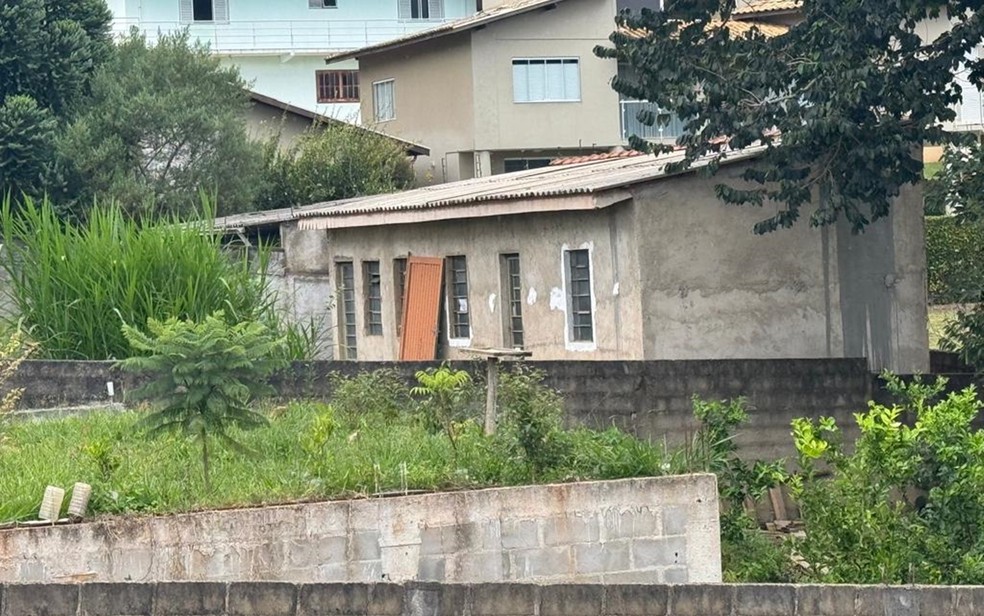 Adolescente mantém família refém em Poços de Caldas, MG — Foto: Marcelo Rodrigues/EPTV