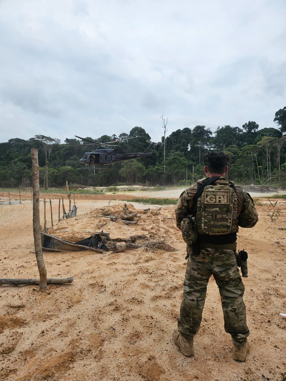 Estruturas de garimpo ilegal são destruídas em terra indígena Munduruku, no Pará