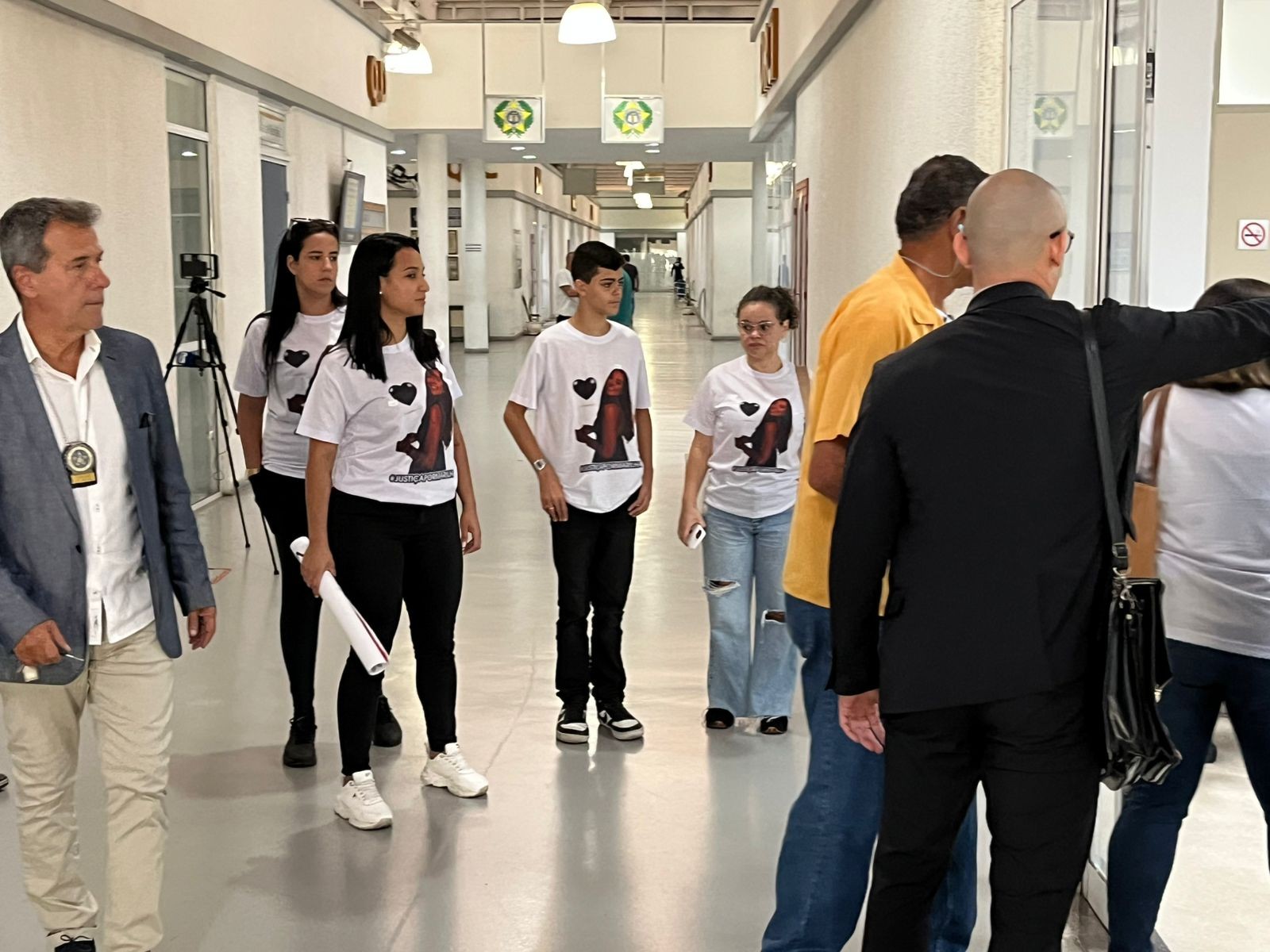 Parentes de jovem morta após fazer procedimento estético nos glúteos prestam depoimento na delegacia