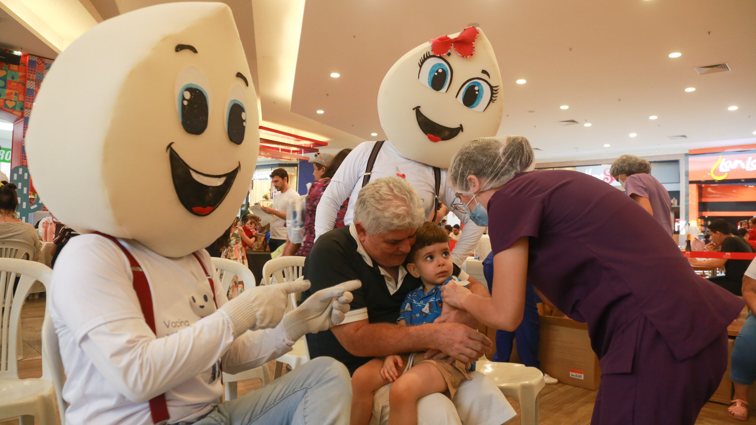 Shoppings de Fortaleza recebem novo mutirão de vacinação; confira datas, horários e locais