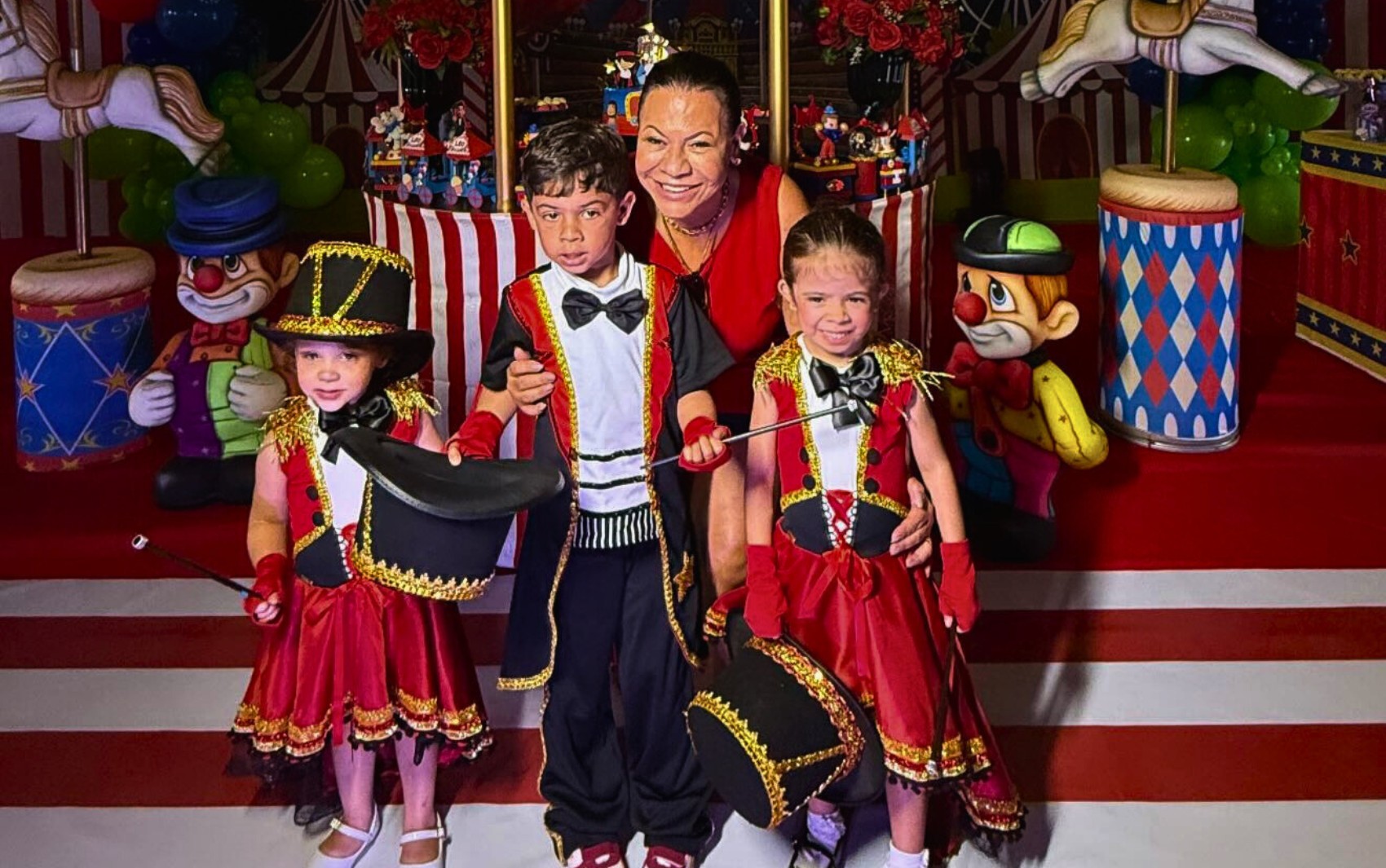 Dona Ruth prepara festa com tema de circo para o aniversário do neto Léo, filho de Marília Mendonça e Murilo Huff 