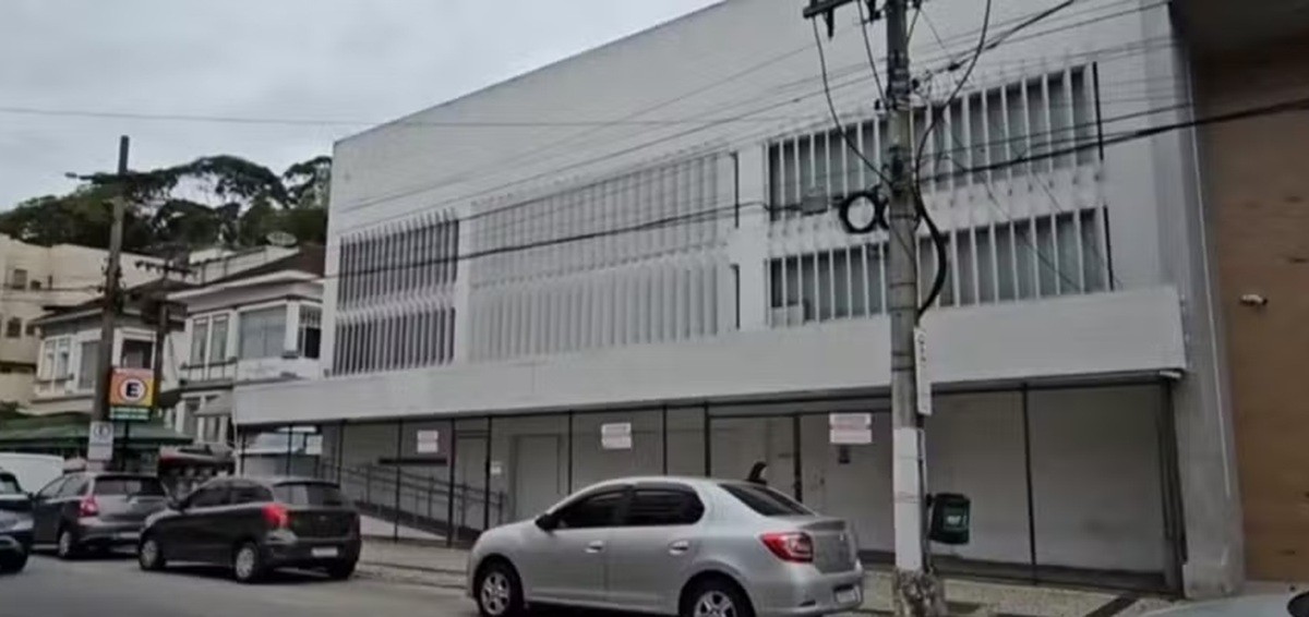 Moradores reclamam da saúde em Teresópolis; secretário comenta filas e obras