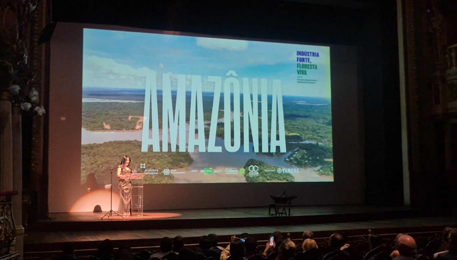 Documentário sobre produção sustentável e mudanças climáticas é lançado no Teatro Amazonas