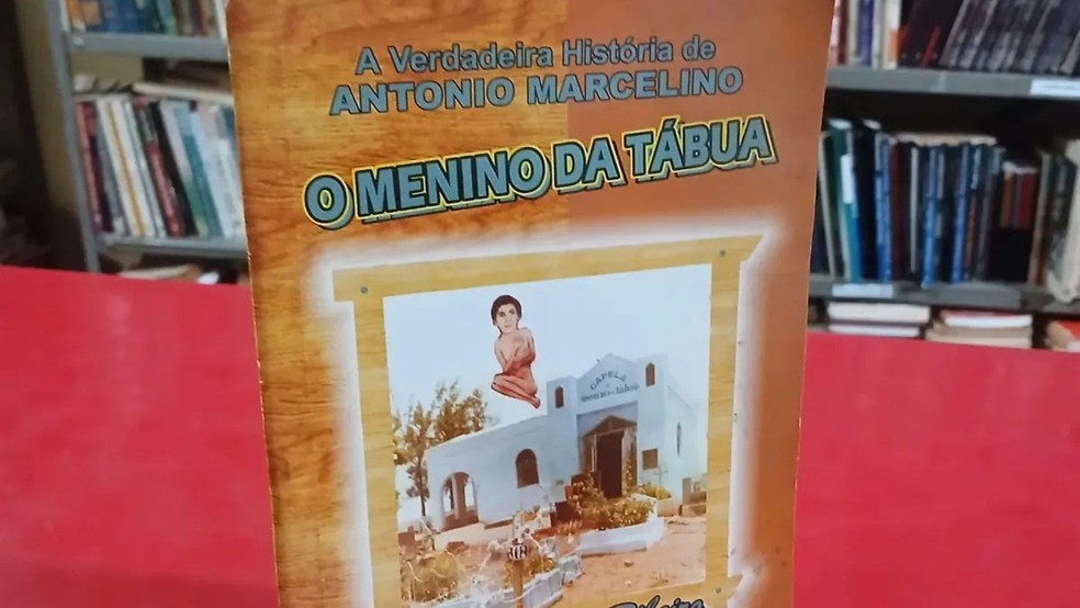 Cláudio escreveu um livro sobre a história de Antonio Marcelino, o Menino da Tábua, de Maracaí — Foto: Arquivo pessoal