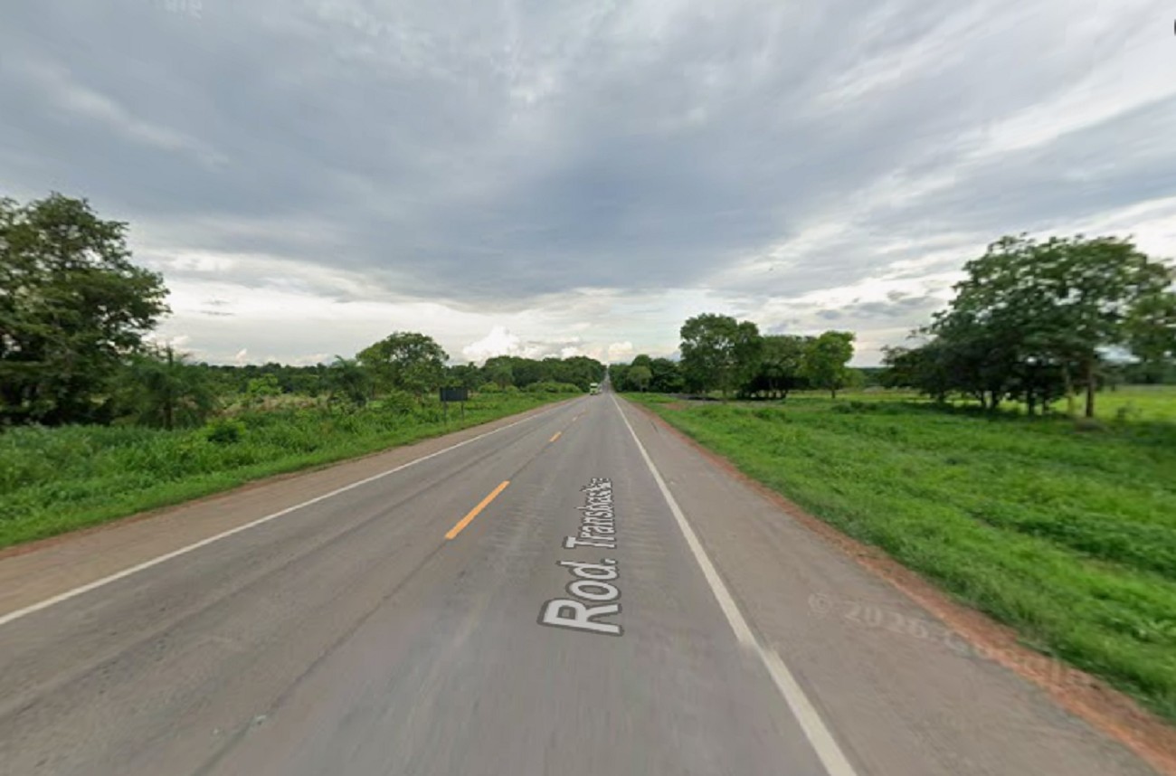 Motociclista morre após bater em carro e caminhão na BR-153 no Tocantins
