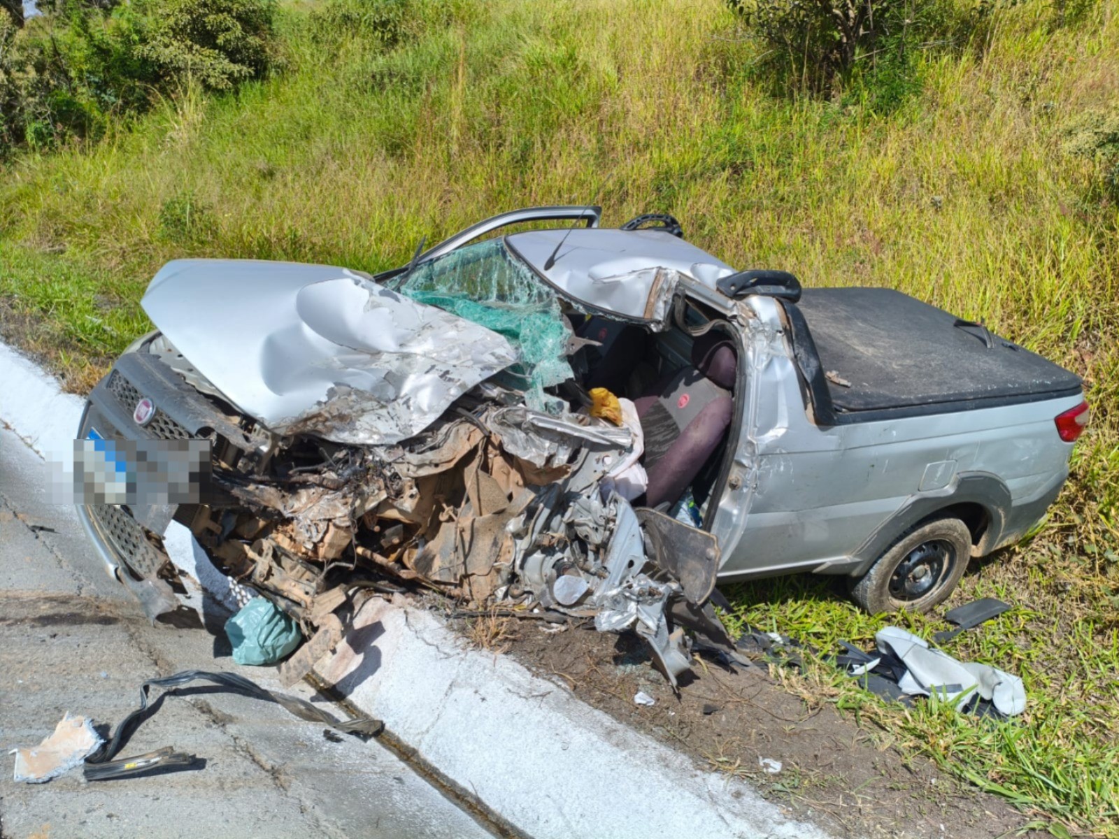 Motorista de caminhonete morre após invadir a contramão e bater de frente com carreta na BR-265
