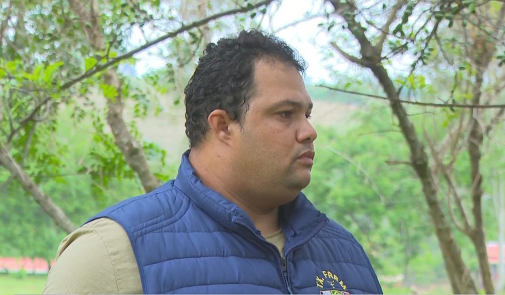 O biólogo Johnny Michael explica que o aumento dos ataques está diretamente ligado ao avanço da agricultura e à redução dos habitats naturais — Foto: Gustavo Luz/TV TEM